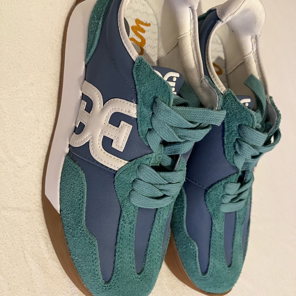 Sam Edelman Langley Lace Up Sneaker Women's
Blue and Green Sneakers